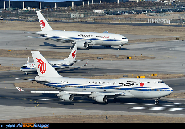 Boeing 747-4J6 Boeing 747-4J6