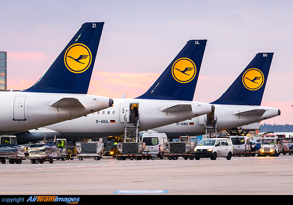 Airbus A320-214 Airbus A320-214
