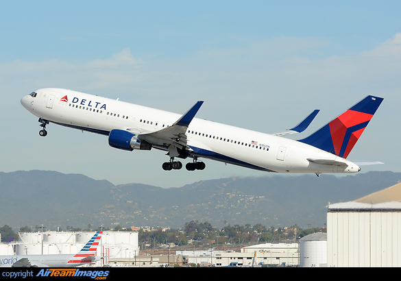 Boeing 767-332/ER Boeing 767-332/ER