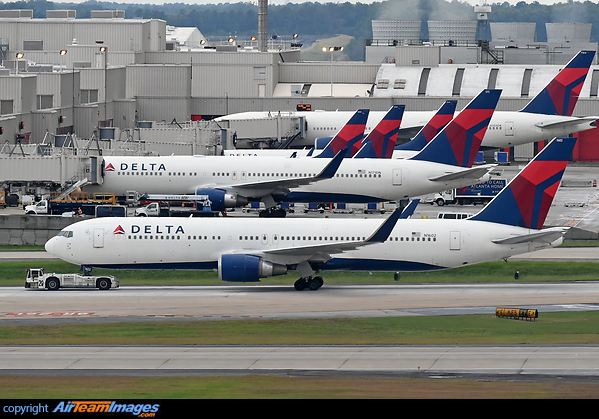 Boeing 767-332/ER Boeing 767-332/ER