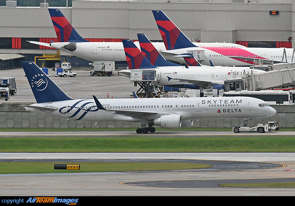 Boeing 757-232 Boeing 757-232