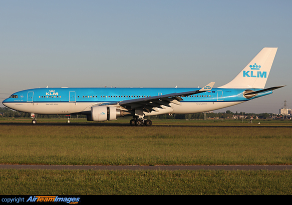 Airbus A330-203 Airbus A330-203