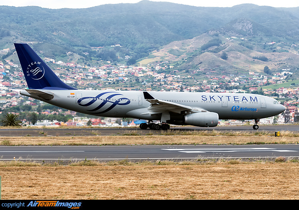 Airbus A330-243 Airbus A330-243
