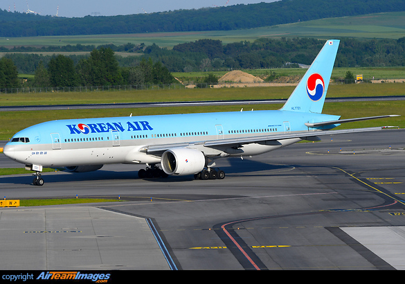 Boeing 777-2B5/ER Boeing 777-2B5/ER