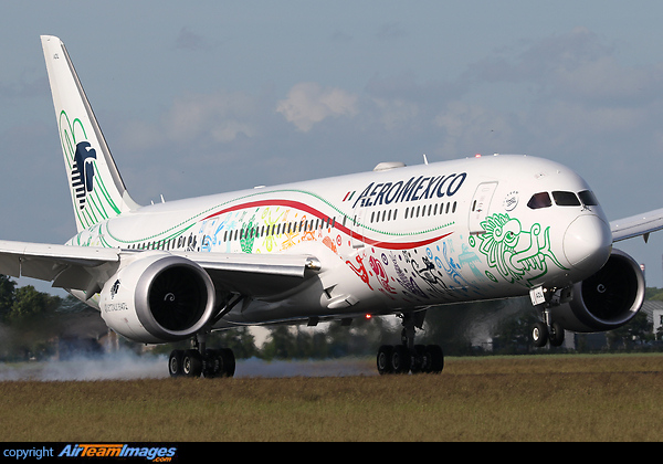 Painted in "Quetzalcoatl" special colours. Boeing 787-9 Dreamliner