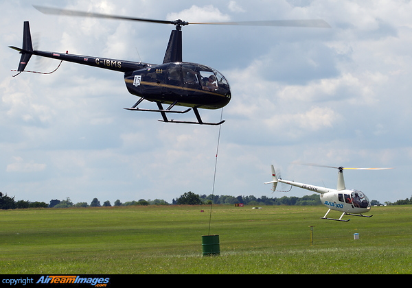 The Heli UK Expo Air Challenge Cup is a crowd facing series of races where the spectator can watch some thrilling flying as helicopters race up and down parallel courses with buckets of water against the clock and speed is of the essence! Robinson R-44 Raven II