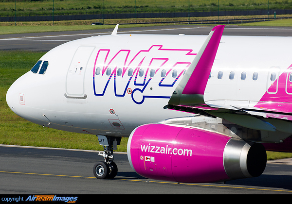 Airbus A320-232 Airbus A320-232