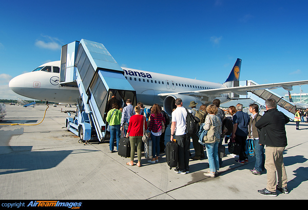 Airbus A320-214 Airbus A320-214