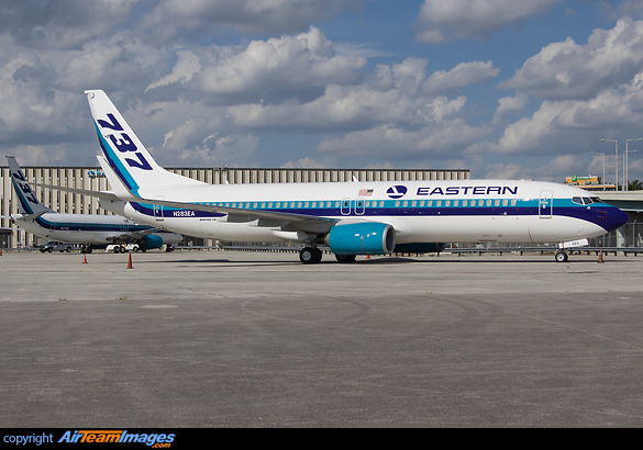 Boeing 737-8SH Boeing 737-8SH