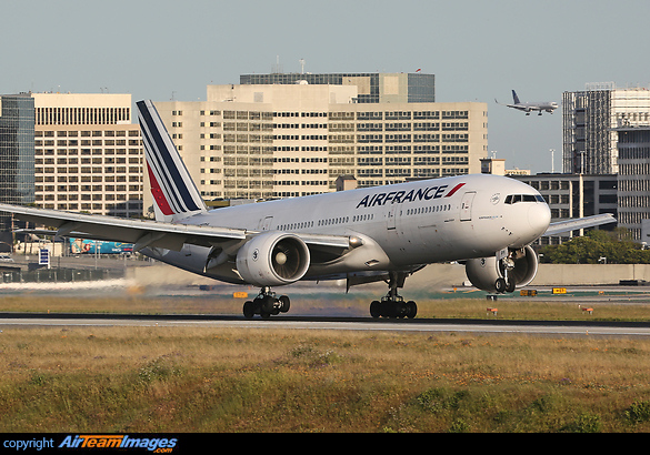 Boeing 777-228/ER Boeing 777-228/ER