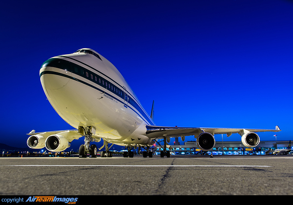 Boeing 747-4J6 Boeing 747-4J6