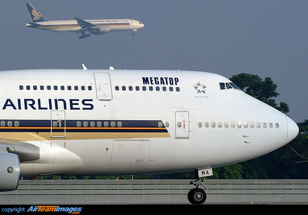 Boeing 747-412 Boeing 747-412