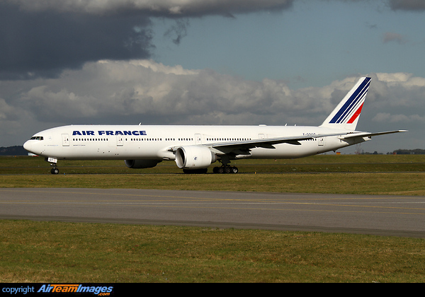 Boeing 777-328/ER Boeing 777-328/ER