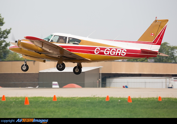 Piper PA-30-160 Twin Comanche Piper PA-30-160 Twin Comanche