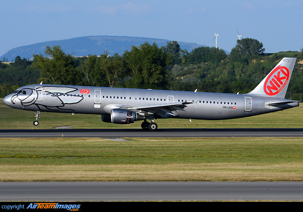Airbus A321-211 Airbus A321-211