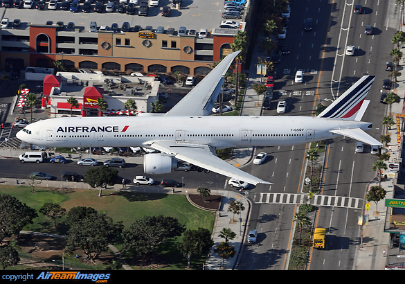 Boeing 777-328/ER Boeing 777-328/ER