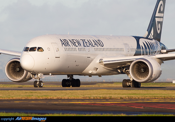 Boeing 787-9 Dreamliner Boeing 787-9 Dreamliner