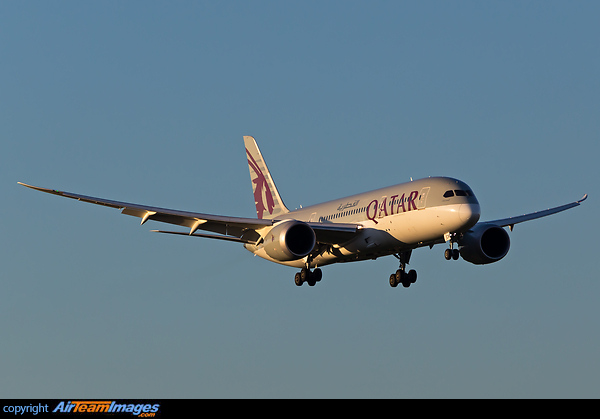 Early morning arrival from Doha Boeing 787-8 Dreamliner