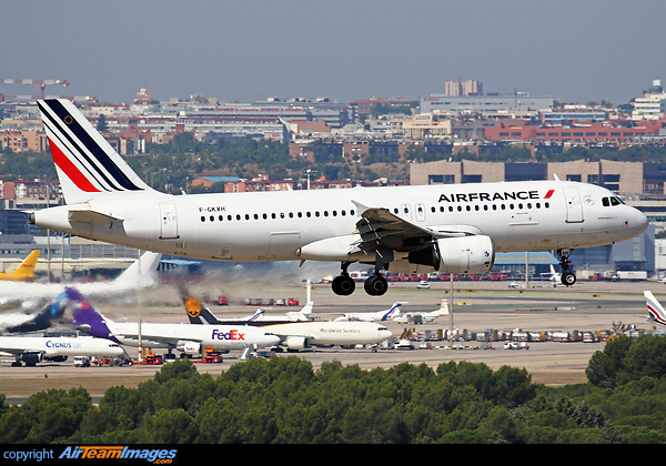 Airbus A320-214 Airbus A320-214