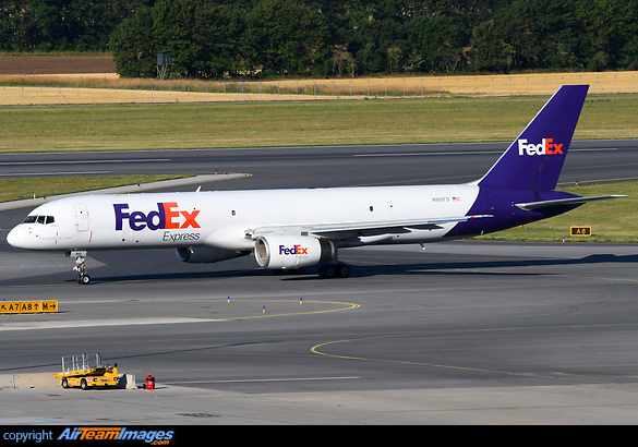 Boeing 757-236(SF) Boeing 757-236(SF)
