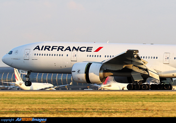 Boeing 777-228/ER Boeing 777-228/ER