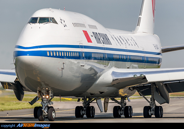 Boeing 747-4J6 Boeing 747-4J6