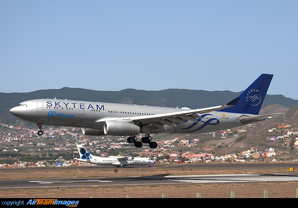 Airbus A330-243 Airbus A330-243