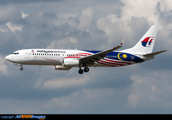 Malaysia Airlines recently painted this Boeing 737-800 in a special colour scheme to support "Negaraku" an initiative to foster unit and patriotism. Boeing 737-8H6