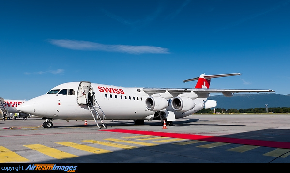 Ready for its last official flight (from GVA to ZRH) Last SWISS RJ100