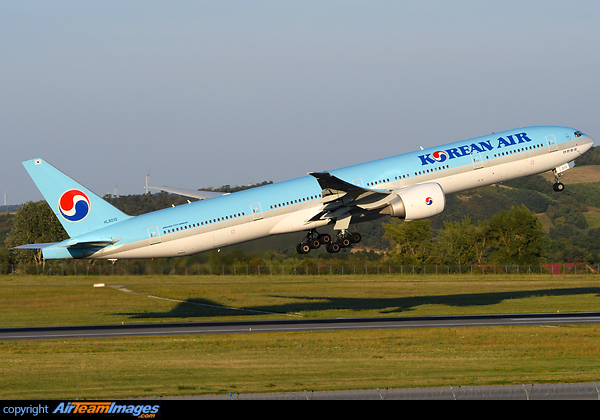 Boeing 777-3B5/ER Boeing 777-3B5/ER