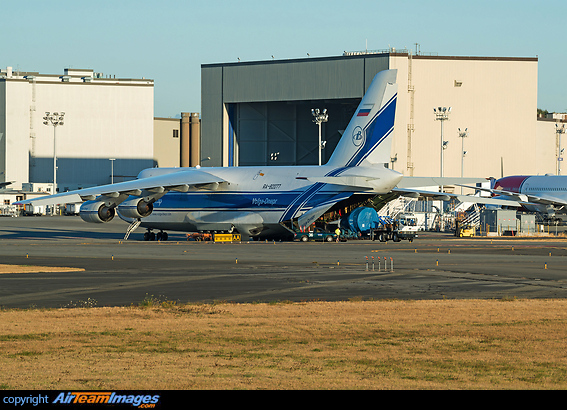Antonov An-124 delivering GENx and GE90 Engines to Boeing from GEmanufacturing facility at Ohio Antonov An-124-100 Ruslan