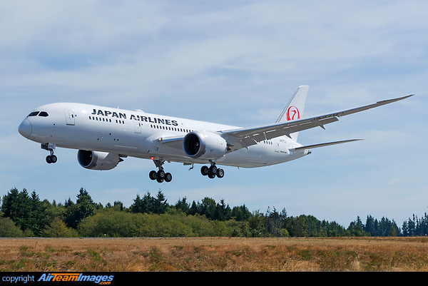 JAL's latest and newest Boeing 787-9 Dreamliner on her first flight Boeing 787-9 Dreamliner