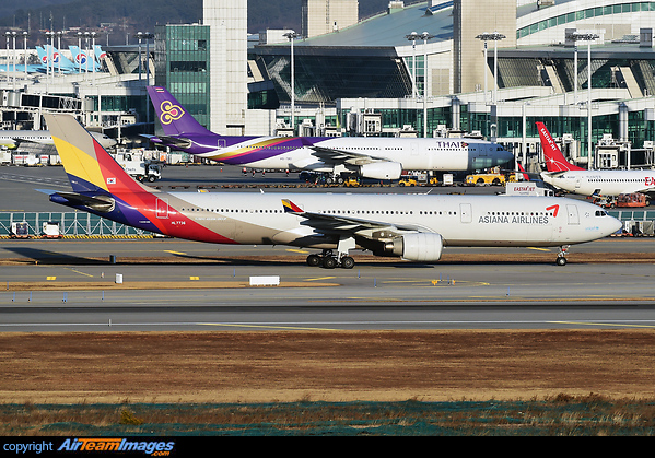 Airbus A330-323 Airbus A330-323
