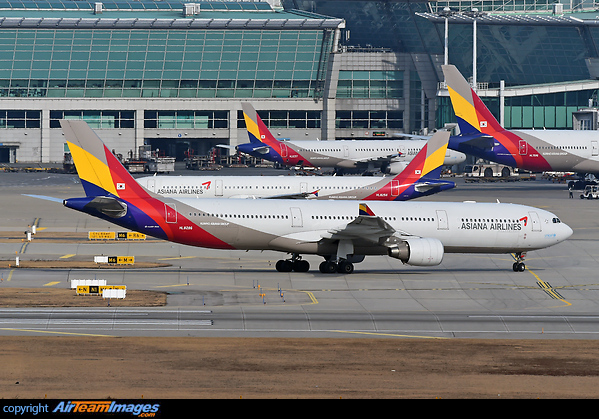 Airbus A330-323 Airbus A330-323