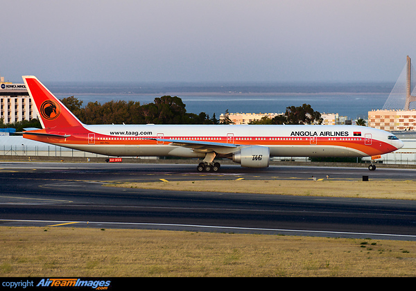 Boeing 777-3M2/ER Boeing 777-3M2/ER