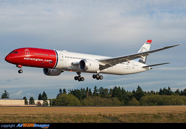 Aircraft tail featuring "Jonathan Swift" Boeing 787-9 Dreamliner