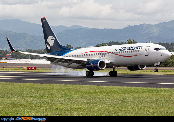Boeing 737-852 Boeing 737-852