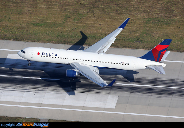 Boeing 767-332/ER Boeing 767-332/ER
