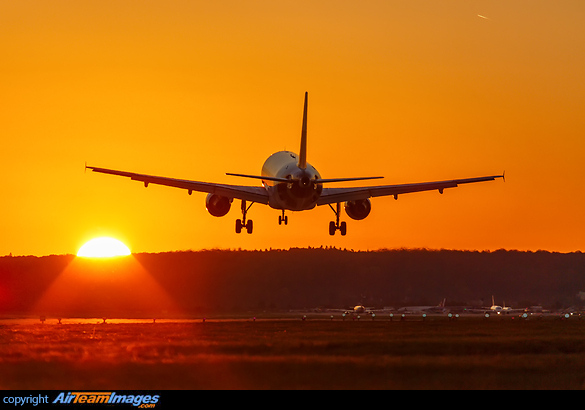 Airbus A320-216 Airbus A320-216