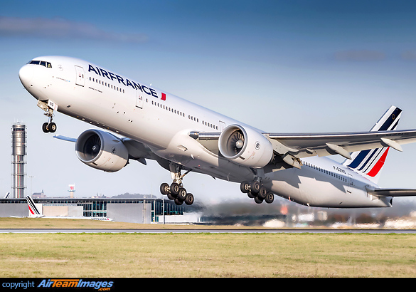 Boeing 777-328/ER Boeing 777-328/ER