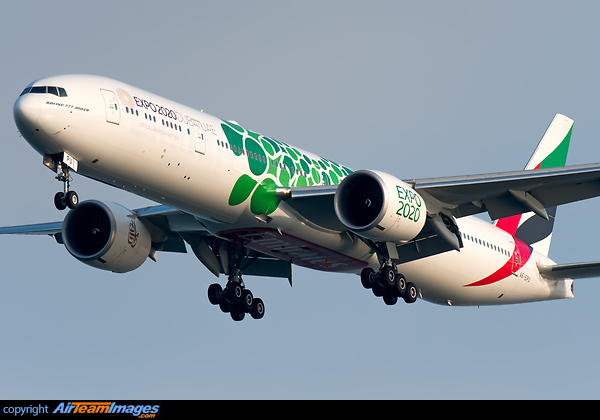 Carrying Dubai Expo2020 colours, pictured arriving from Brisbane Boeing 777-31H/ER