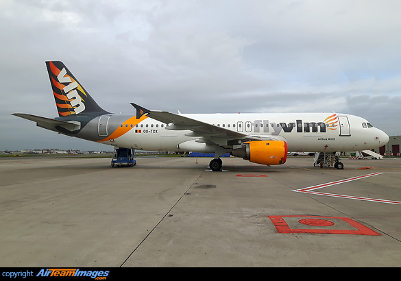 First of 2 planes taken over from Thomas Cook Airlines wich merged into Brussels Airlines.
Seen here with basic TCAB cls and VLM decals. Airbus A320-214