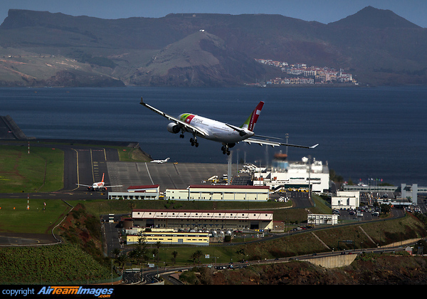 Airbus A330-223 Airbus A330-223