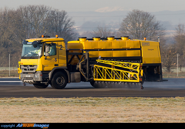 Deicing the runway and the taxiways in the cold weather. Runway Deicing