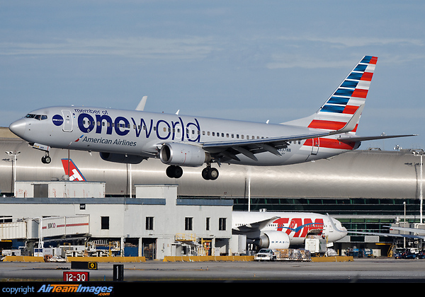 Boeing 737-823 Boeing 737-823
