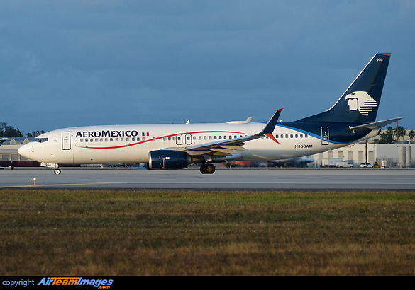 Boeing 737-852 Boeing 737-852