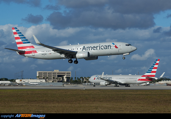 Boeing 737-823 Boeing 737-823
