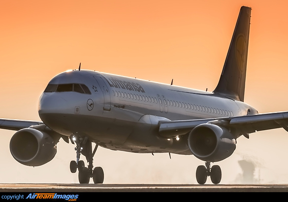 Airbus A320-214 Airbus A320-214