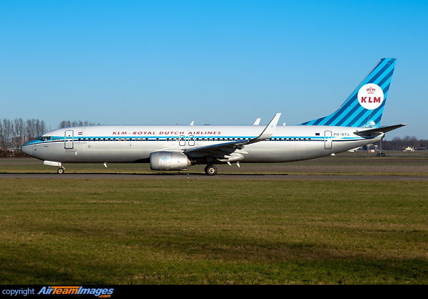 Probably the last photo in this retro livery as it went to Norwich to receive the normal KLM colors. Boeing 737-8K2