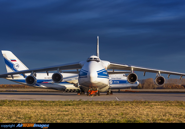 Antonov An-124-100 Ruslan Antonov An-124-100 Ruslan
